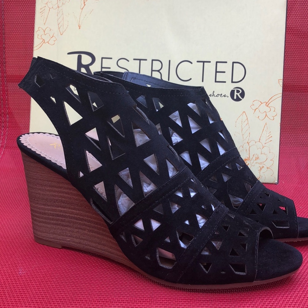Restricted JEAN Black Wedge